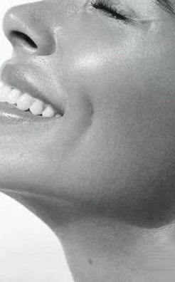 Sonrisa en primer plano, campaña Glow Up September